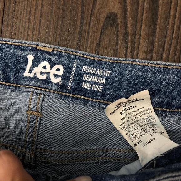 Women’s Denim Mid Rise Bermuda | Shorts Size 6 - Picture 3 of 4